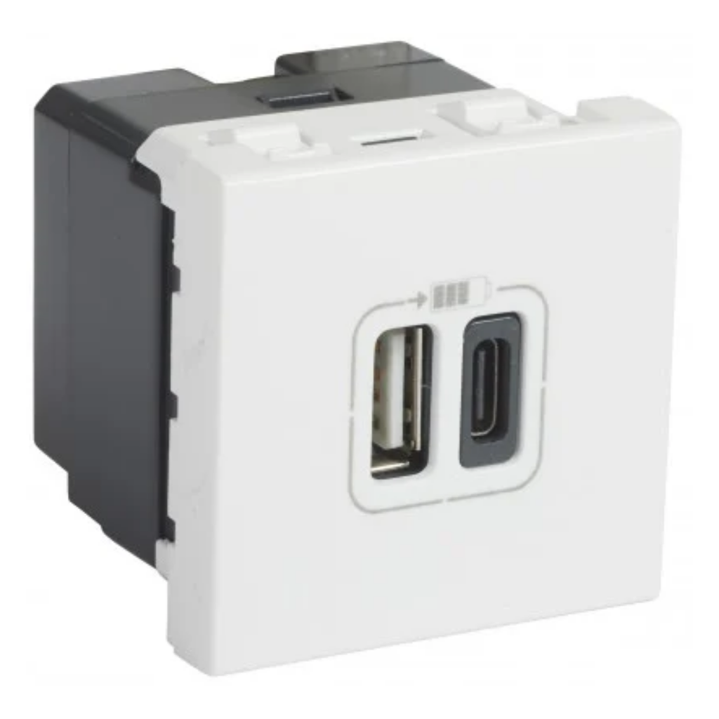 LEGRAND Arteor™ White Socket 2xUSB Type A + USB Type C 2mod