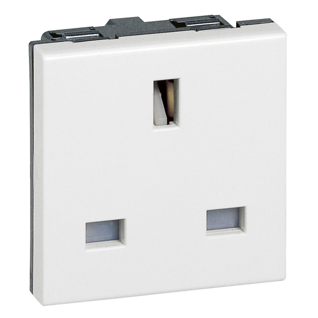 LEGRAND Arteor™ White Socket 3x13a 2mod