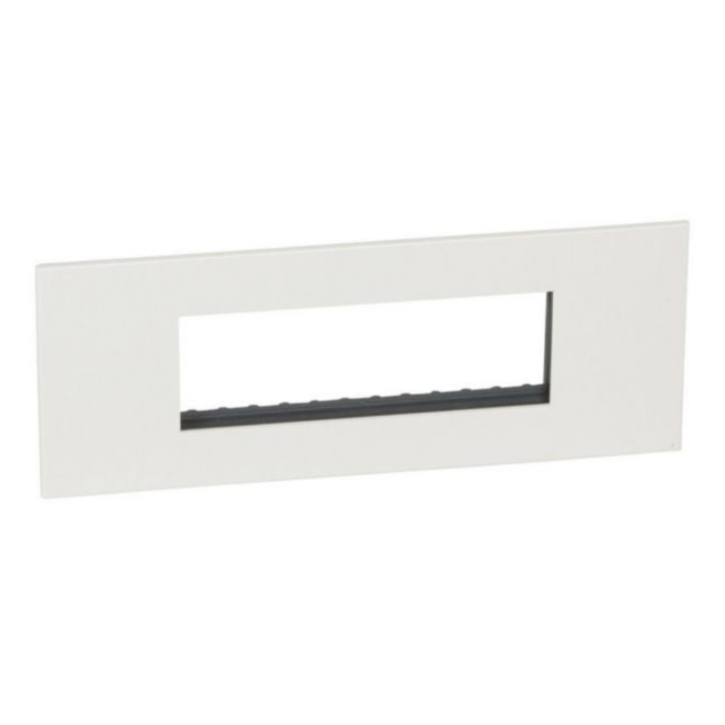 LEGRAND Arteor™ White Faceplate 6mod + Support