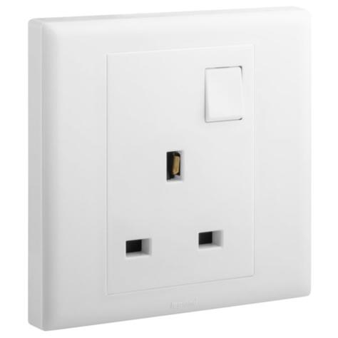 [618041] LEGRAND ELOE Switched Socket British Standard single pole 1g